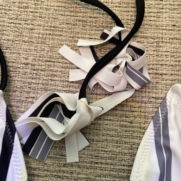 Cupshe One-Piece Swimsuit - Picture 8 of 9